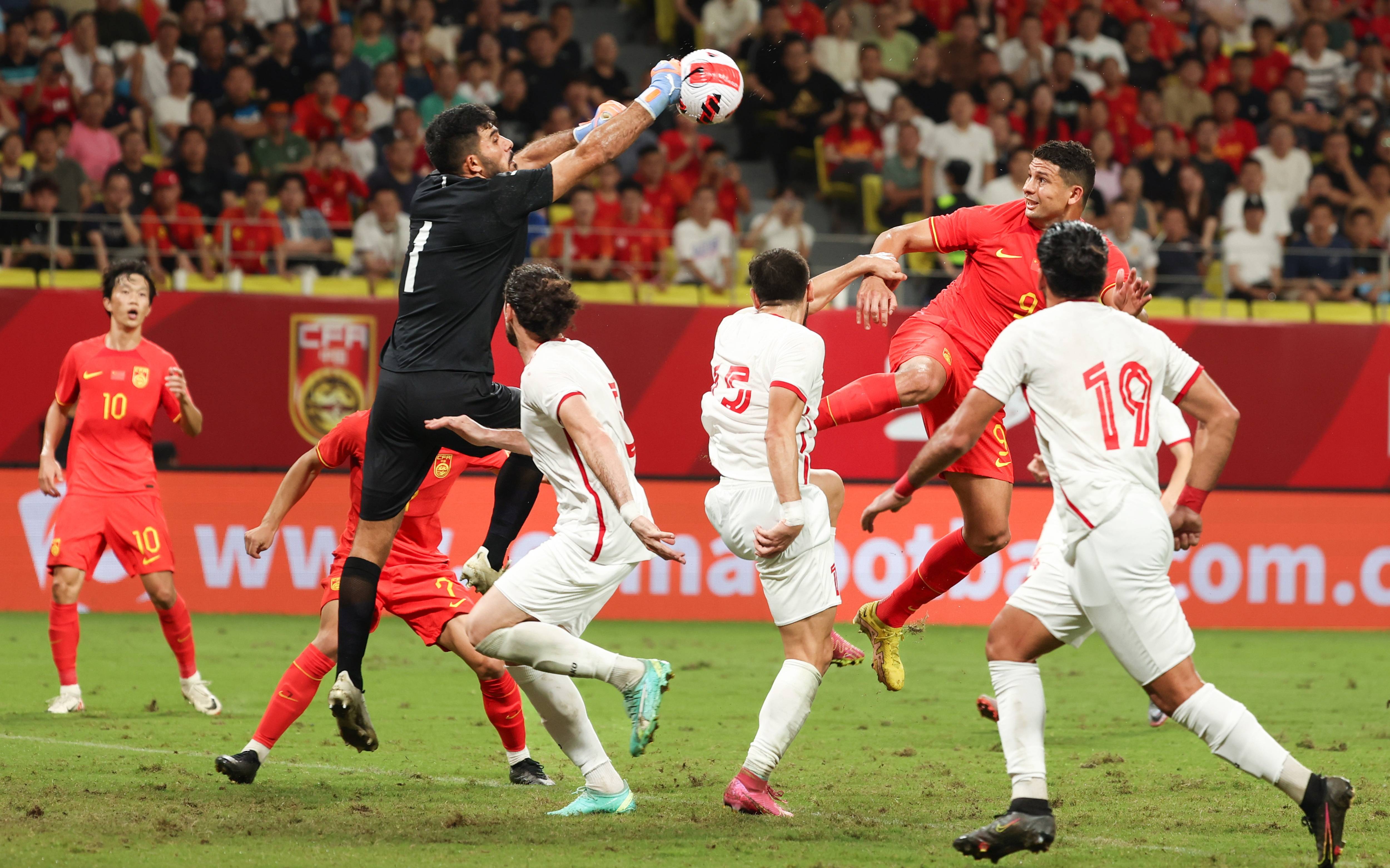 关于足球热血沸腾!国际赛场上演精彩较量的信息 关于足球热血沸腾!国际赛场上演精彩较量的信息