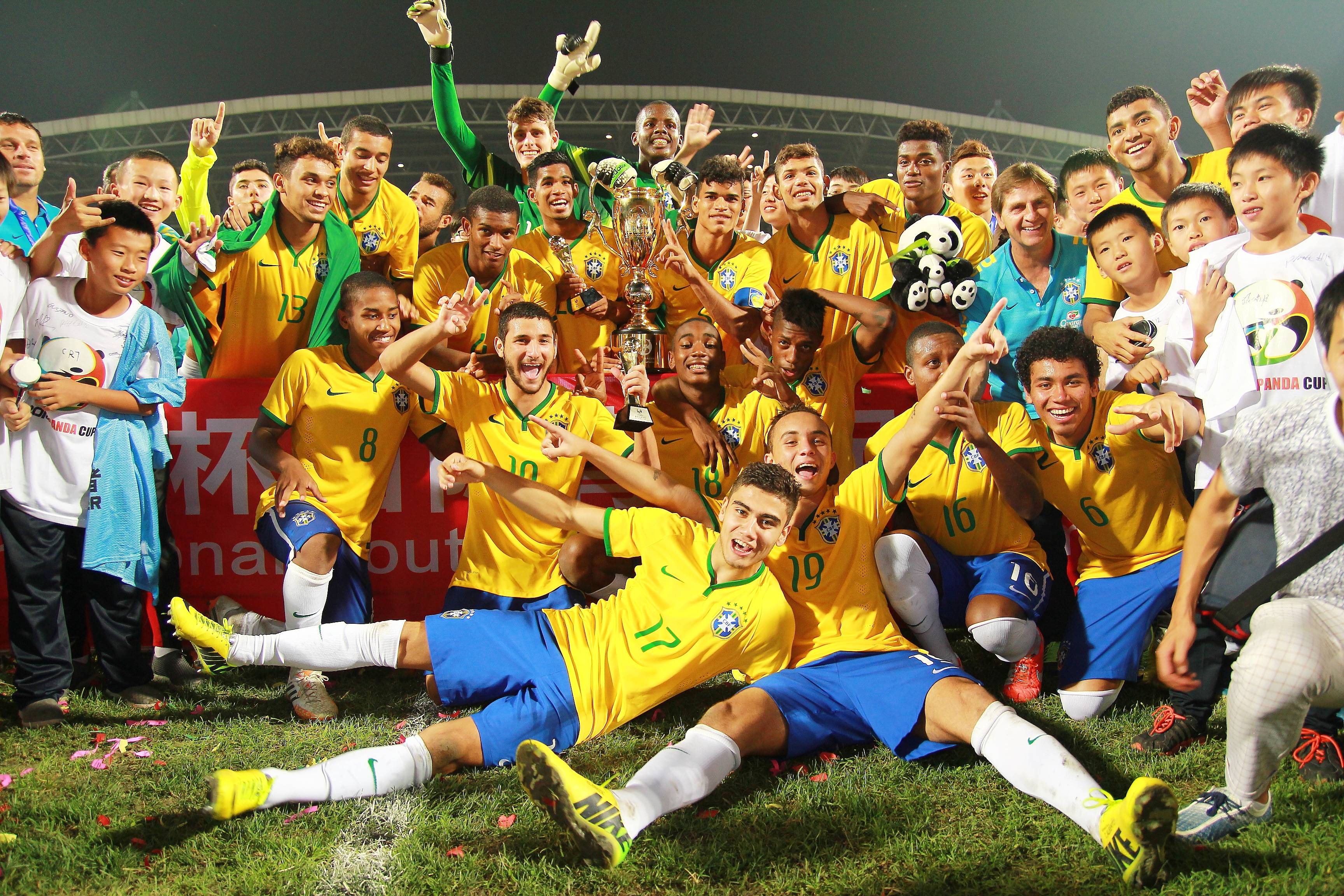 关于足球热血沸腾!国际赛场上演精彩较量的信息 关于足球热血沸腾!国际赛场上演精彩较量的信息