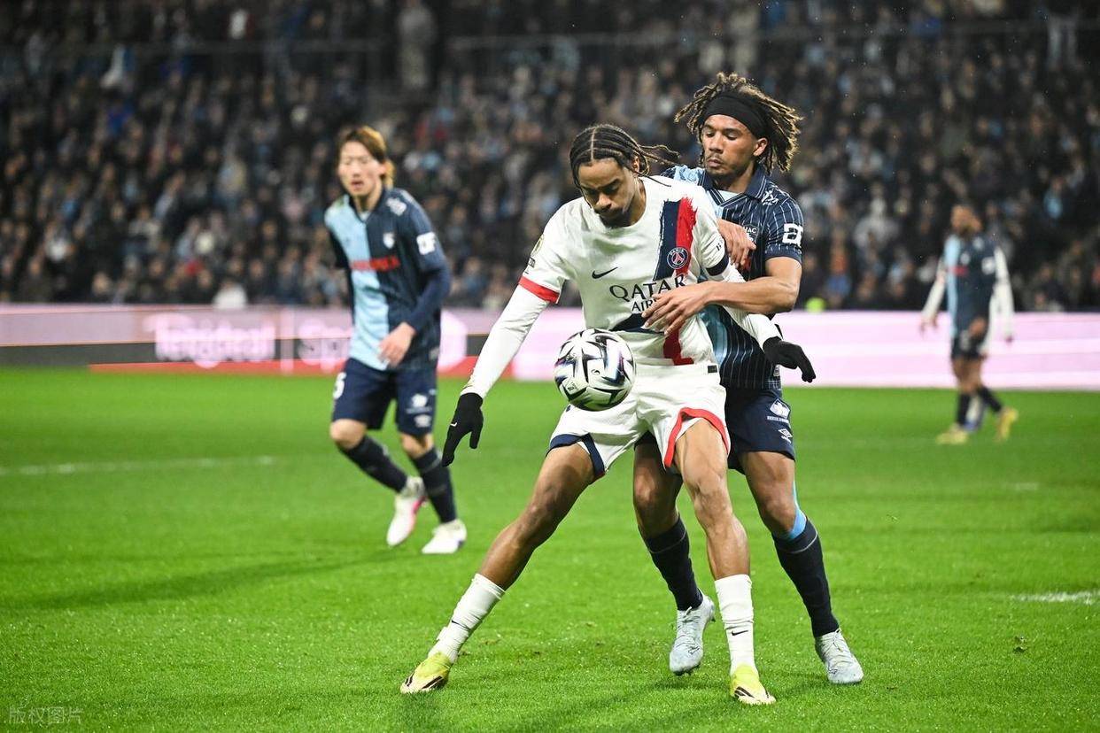 摩纳哥客场逆转获胜，追赶法甲前几名球队(摩纳哥是法甲豪门吗)