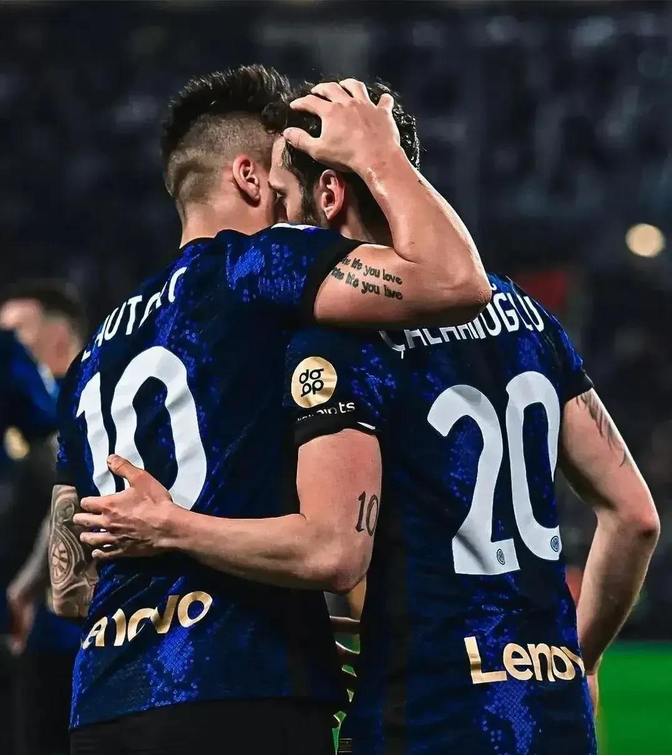 萨索洛客场-逆转击败佛罗伦萨，终结两连败的简单介绍