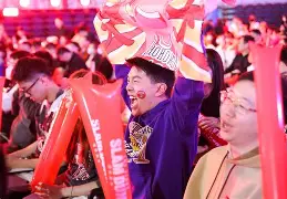 包含空中战舞，一场高潮迭起的比赛精彩纷呈的词条