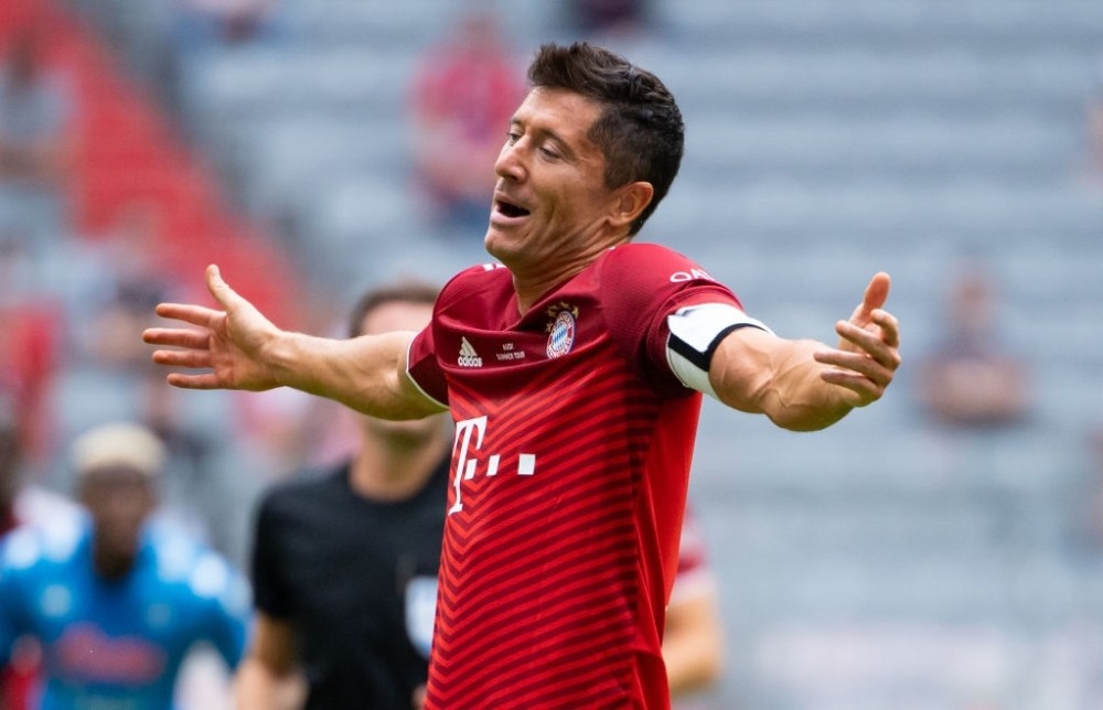 关于拜仁慕尼黑客场逆转那不勒斯摘得胜利的信息