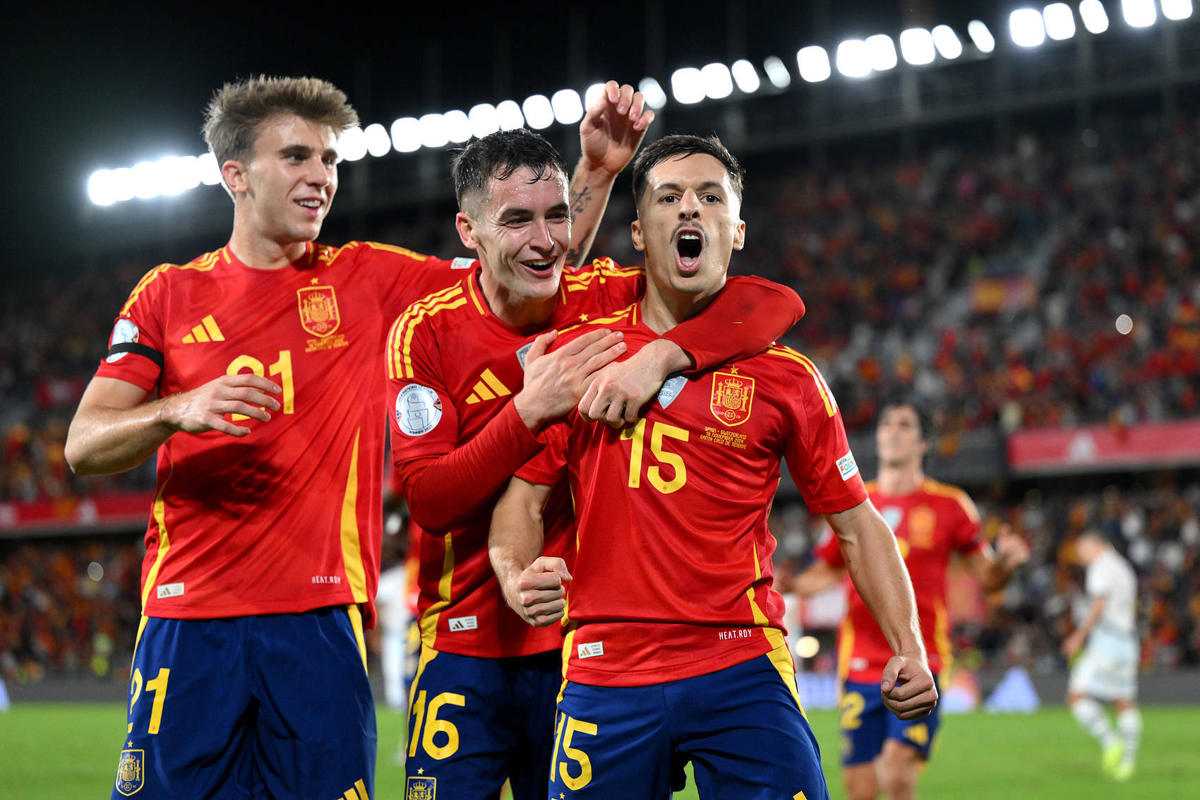 包含欧国联比赛：西班牙客场大胜六球，送出疯狂绝杀的词条