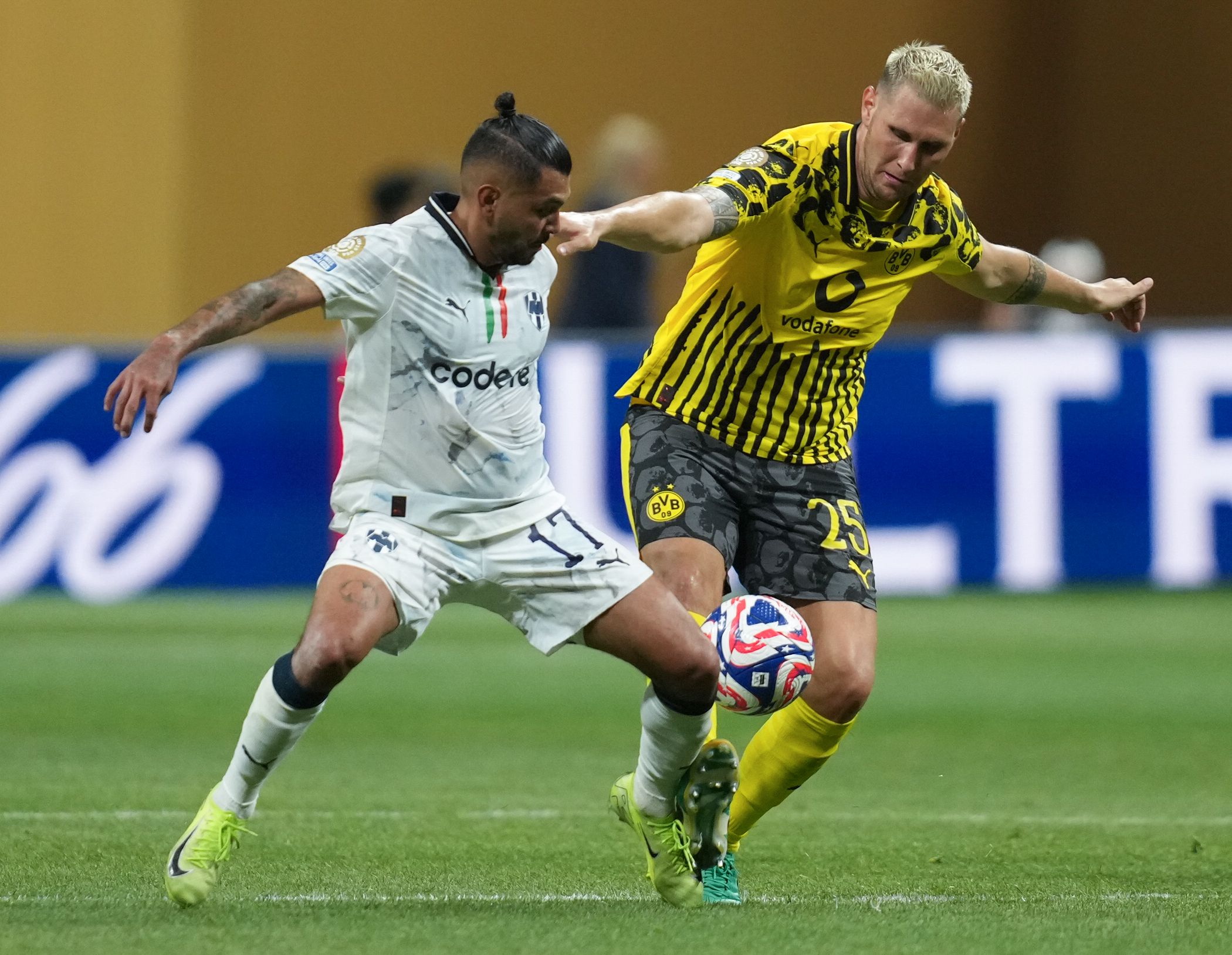关于多特蒙德队员备战下一场比赛,为荣誉而战的信息 关于多特蒙德队员备战下一场比赛,为荣誉而战的信息